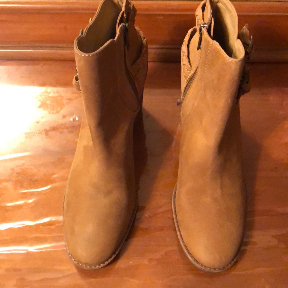 Boots - Picture 2 of 3